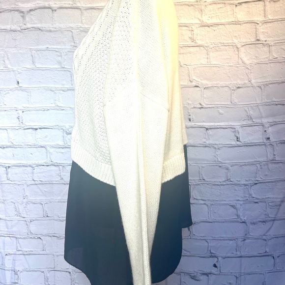 Venus sweater cropped sweater side slits in under layer pre-loved - Picture 3 of 5